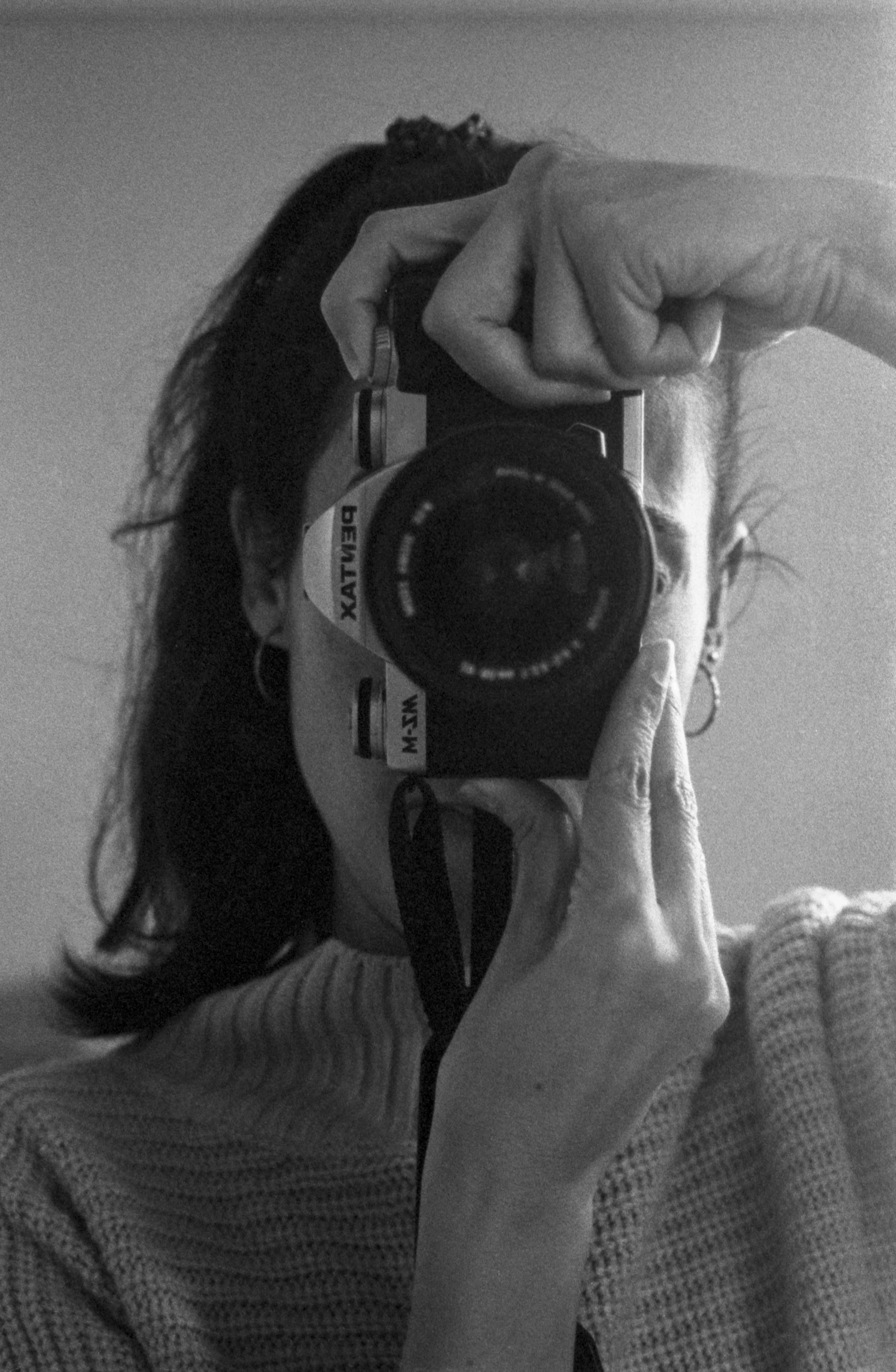 Carla Degé trabajando